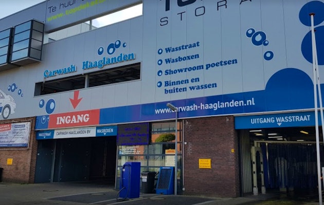 Een desinfectie + luxe autowasbeurt bij Carwash Haaglanden in Den Haag!